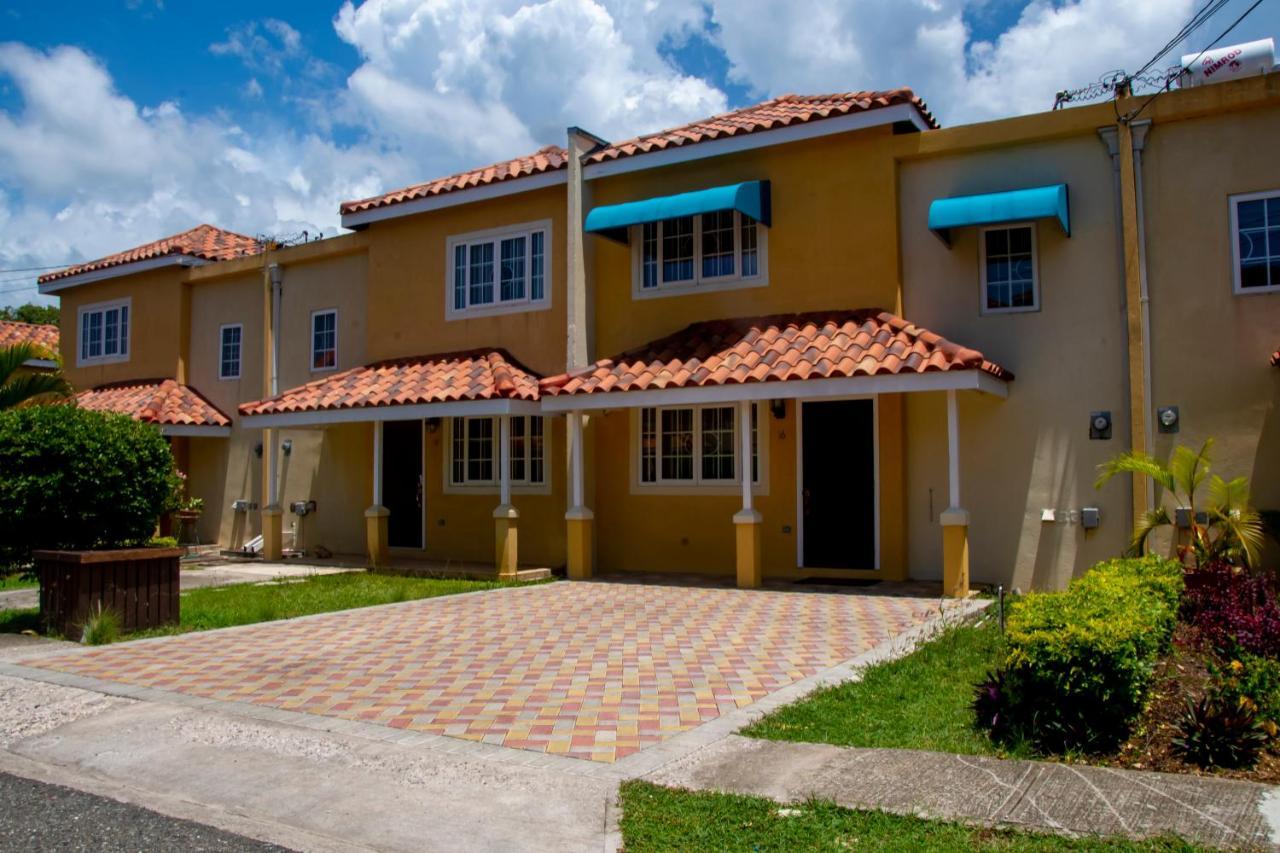 Vacation Getaway In Mango Walk Country Club Apartman Montego Bay Kültér fotó